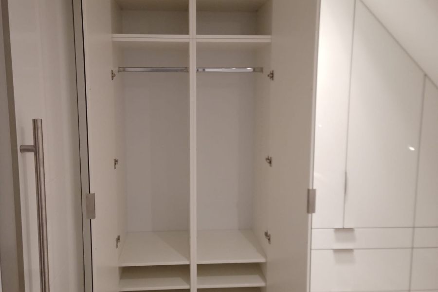 Kleiderschrank